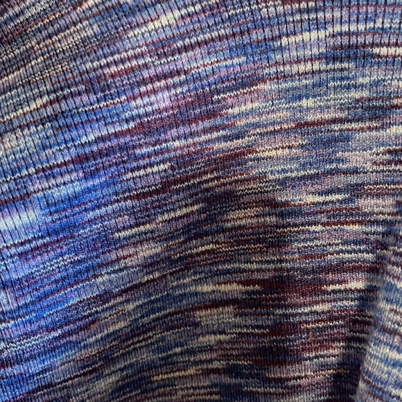 long sleeve skin tight crop top - Picture 4 of 4